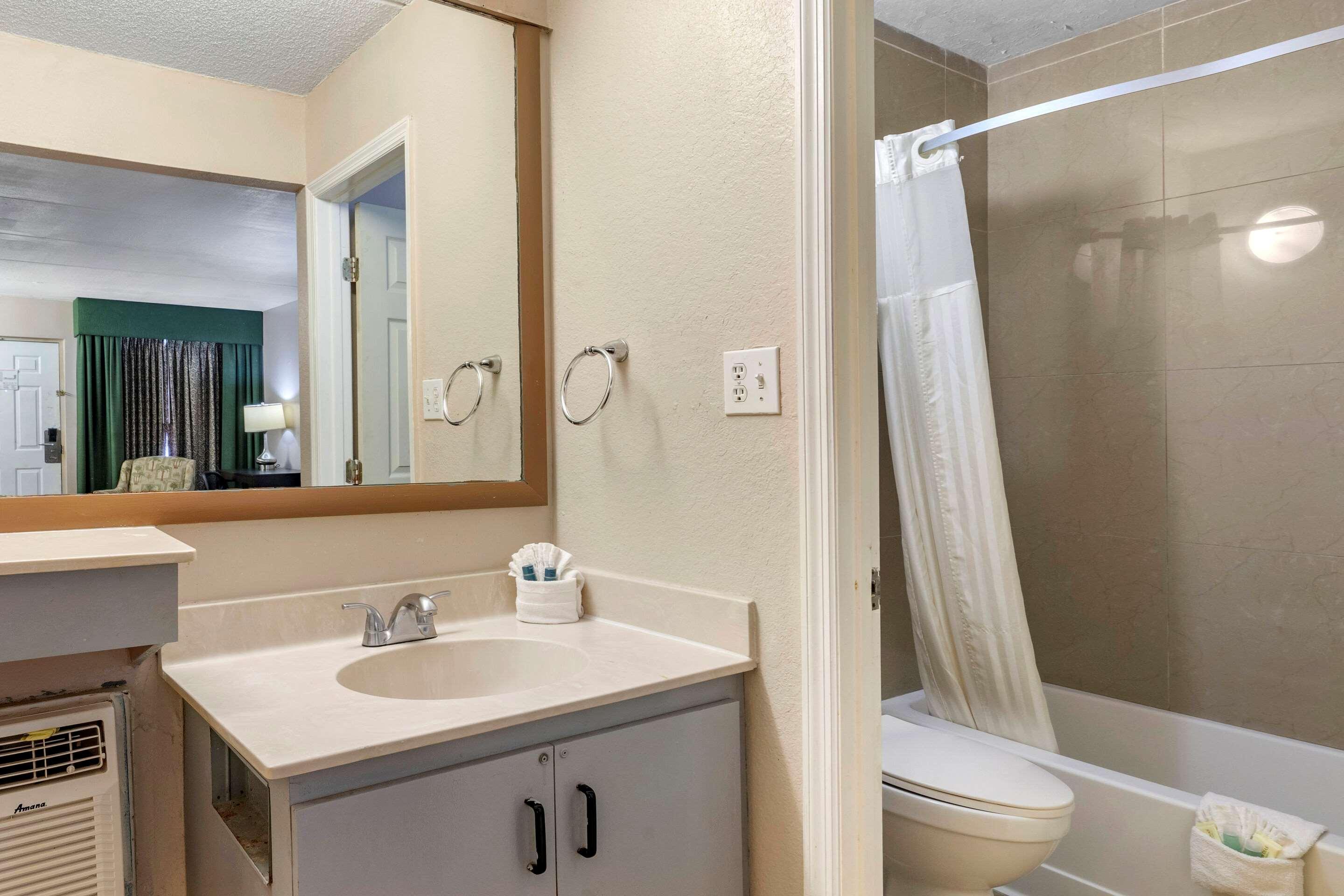 Rodeway Inn Clearwater-Dunedin Esterno foto