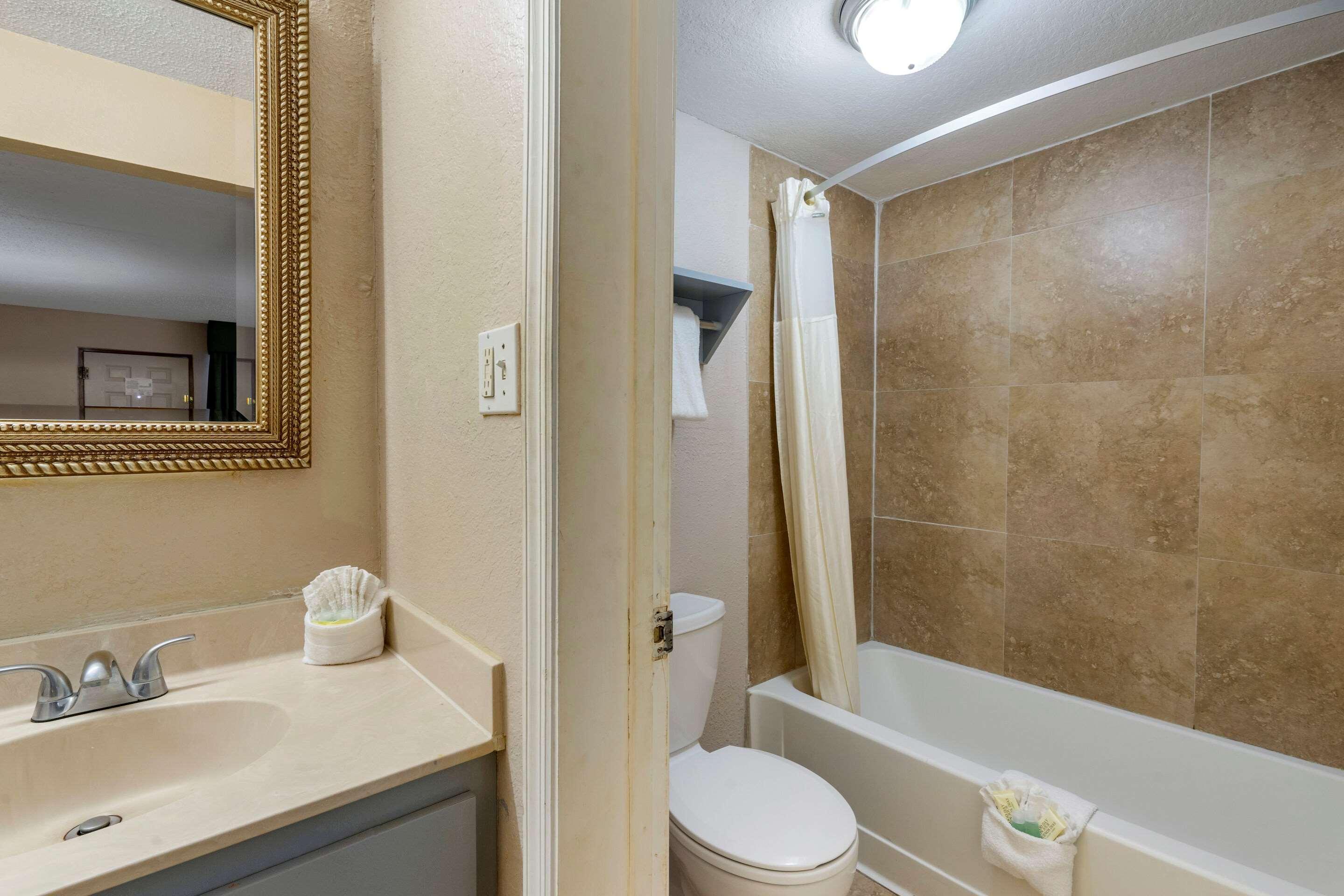 Rodeway Inn Clearwater-Dunedin Esterno foto