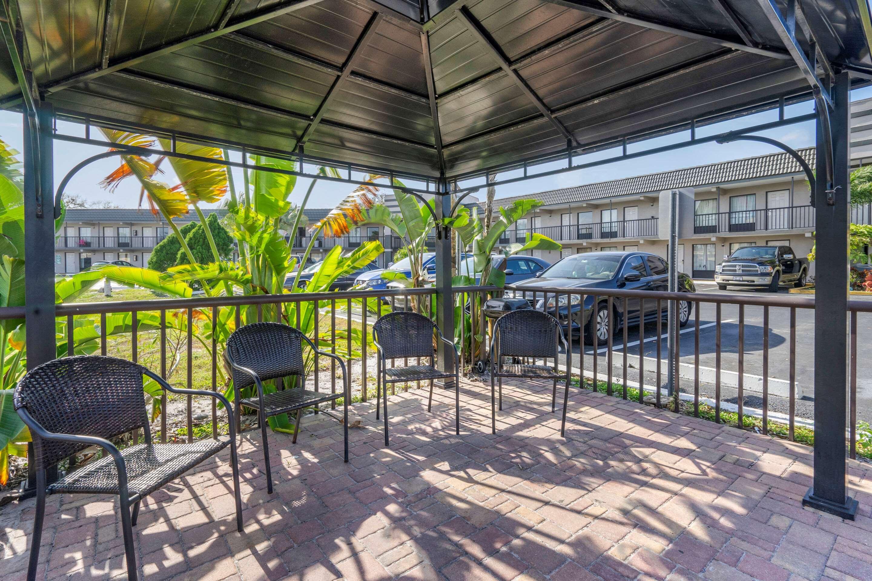 Rodeway Inn Clearwater-Dunedin Esterno foto
